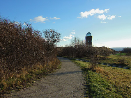 Straße zum Turm Fotos